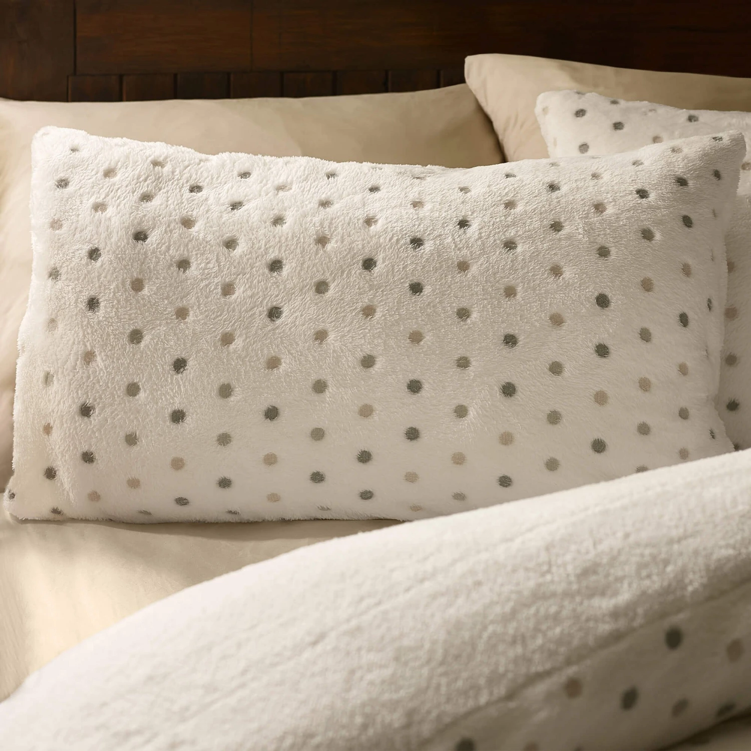 Catherine Lansfield Cosy Spot Kingsize Duvet Set 3 Catherine Lansfield Cosy Spot Kingsize Duvet Set - Image 3