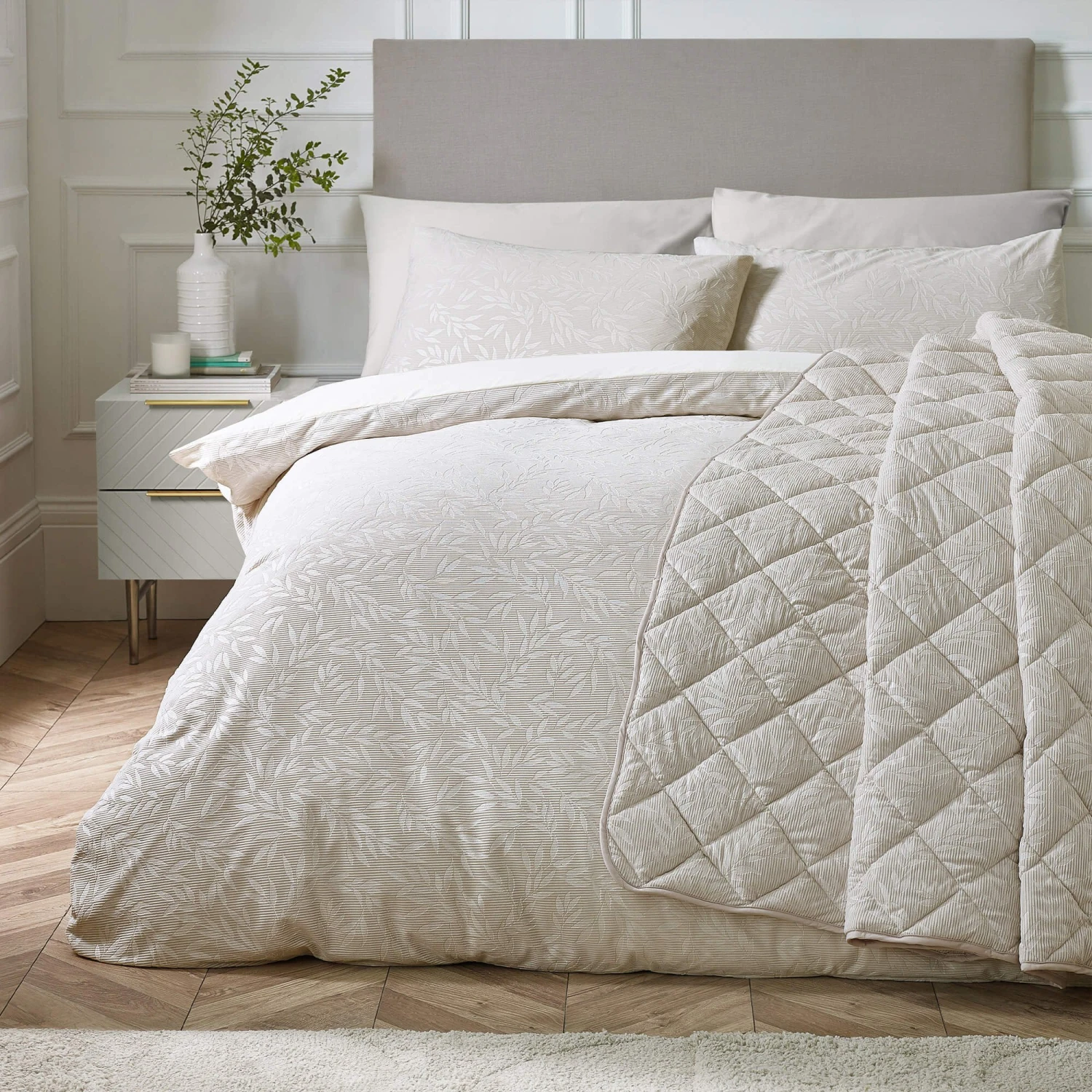 Catherine Lansfield Corded Leaves Champagne Single Duvet Set 5 Catherine Lansfield Corded Leaves Champagne Single Duvet Set - Image 5