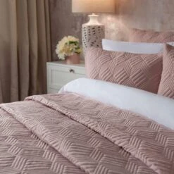 Belledorm Lisbon Blush Bedspread 6 Belledorm Lisbon Blush Bedspread -Housing Units Furniture Store 433d988f11781019748221efe0cba0e8 1