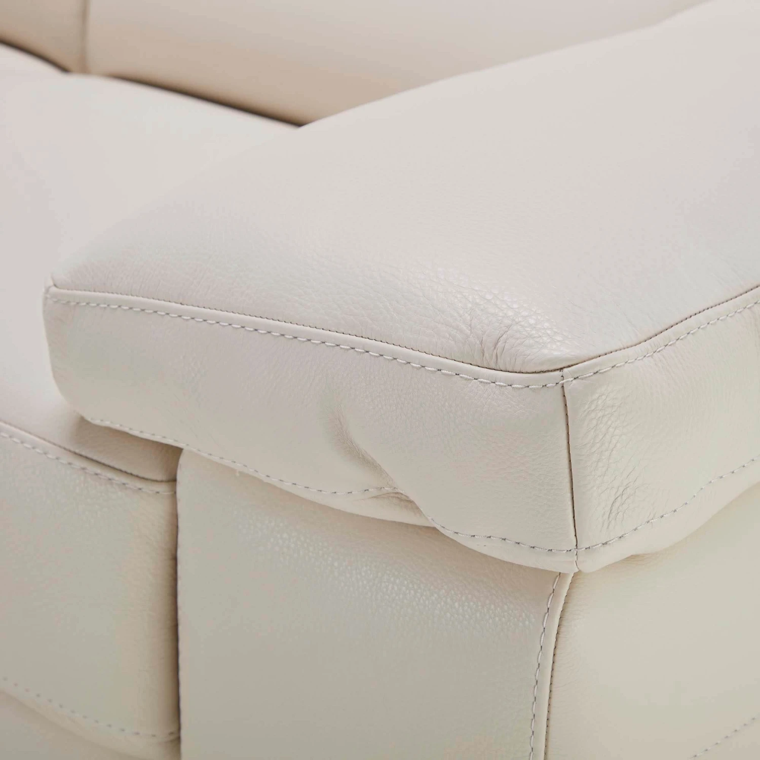 Natuzzi Gioia Dream White Leather Loveseat 5 Natuzzi Gioia Dream White Leather Loveseat - Image 5