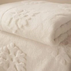 Riva Paoletti Snowflakes Faux Fur White Throw -Housing Units Furniture Store 4b6b1a0bef83d18f8f24594a798496ba