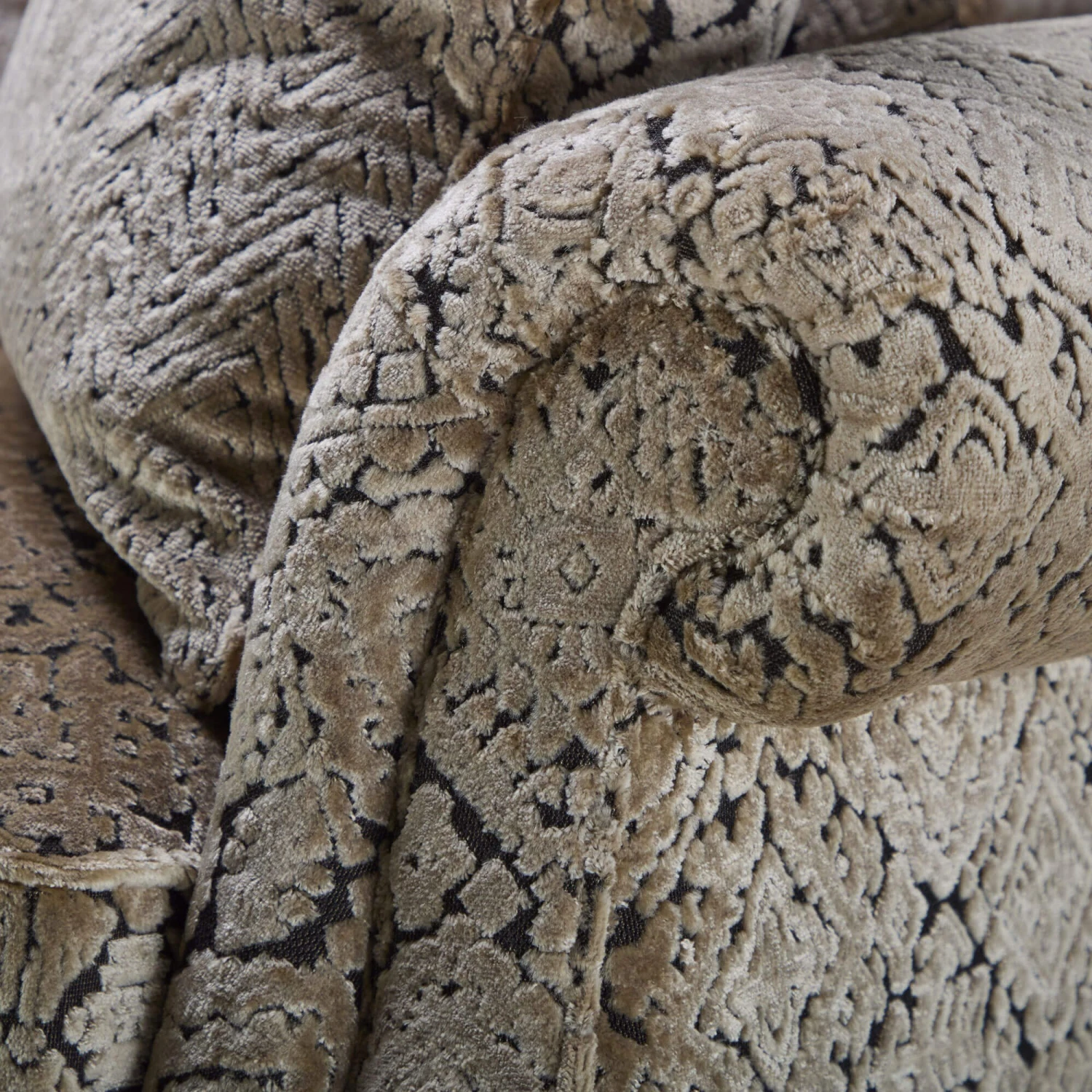 Parker Knoll Eastbury Mink Fabric Grand Pillow Back Sofa 5 Parker Knoll Eastbury Mink Fabric Grand Pillow Back Sofa - Image 5