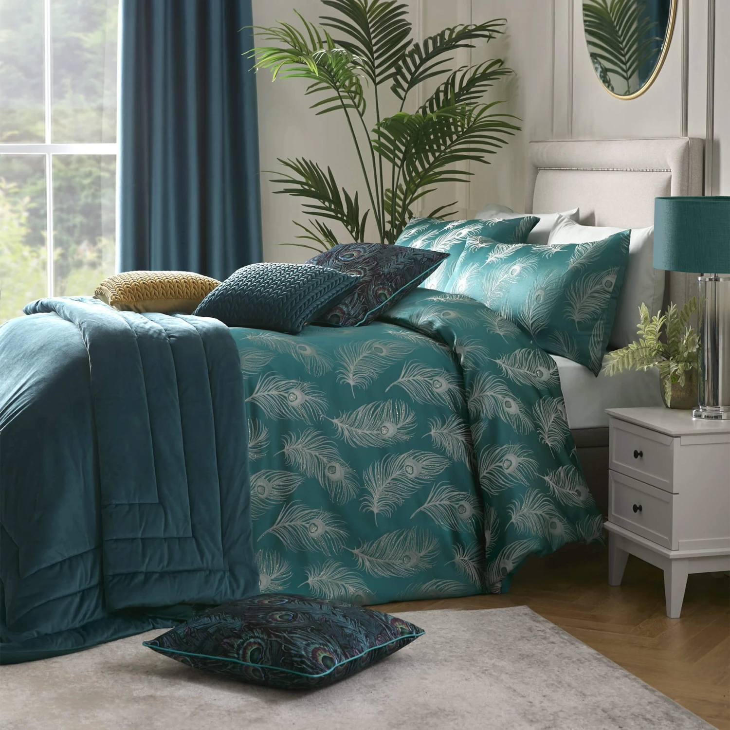 Laurence Llewelyn-Bowen Chic Velvet Teal Bedspread 2 Laurence Llewelyn-Bowen Chic Velvet Teal Bedspread - Image 2