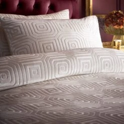 Laurence Llewelyn-Bowen Emile Cream Double Duvet Set -Housing Units Furniture Store 7b4201a952e4ea43ab30b97a8f70a303