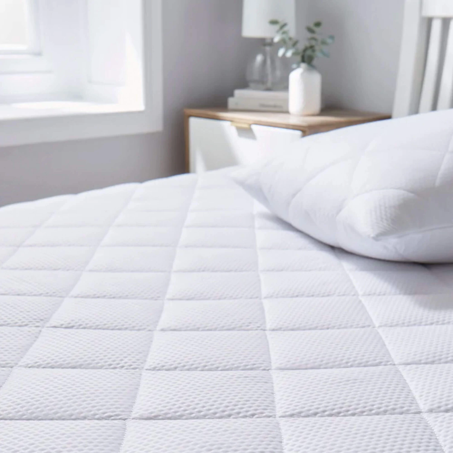 The Fine Bedding Company Breathe Single Mattress Protector 1 The Fine Bedding Company Breathe Single Mattress Protector