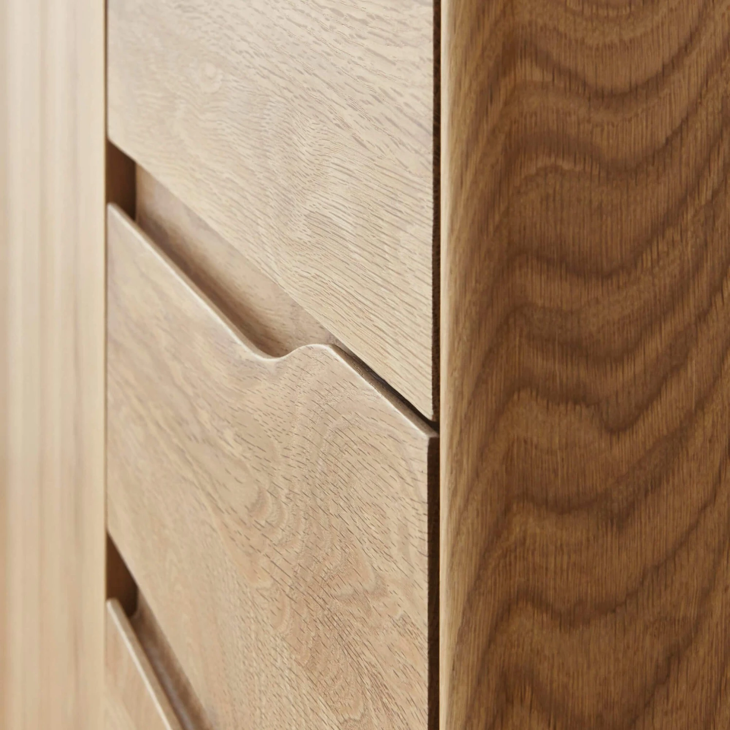 Ercol Romana Solid Oak Large 2 Door 3 Drawer Sideboard 5 Ercol Romana Solid Oak Large 2 Door 3 Drawer Sideboard - Image 5