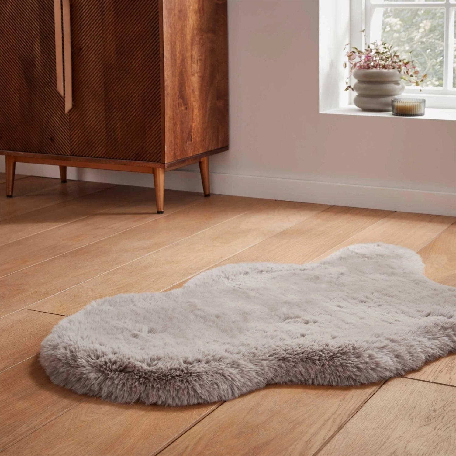 Super Teddy Silver Single Sheepskin Rug 2 Super Teddy Silver Single Sheepskin Rug - Image 2