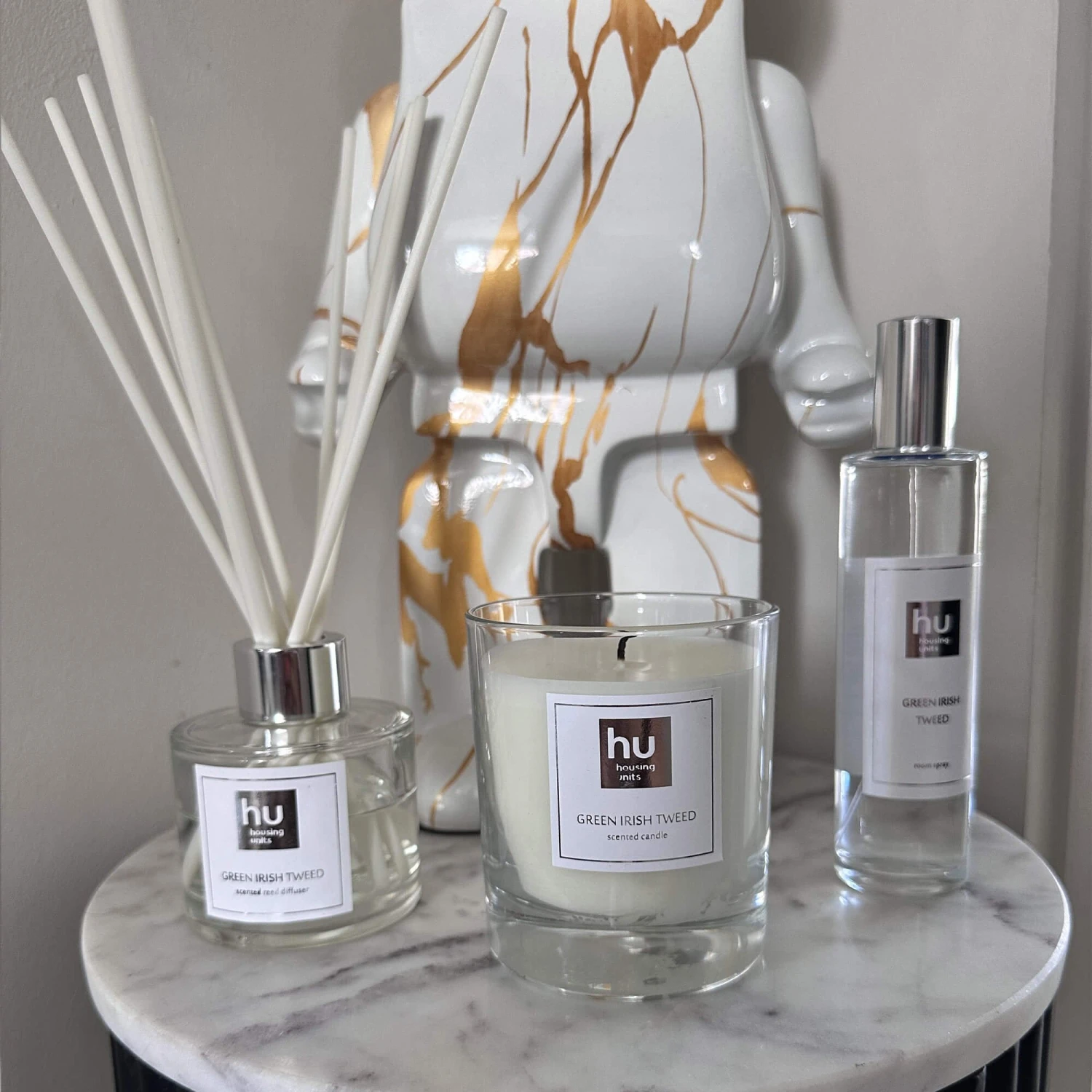 HU Green Irish Tweed 30cl Candle 2 HU Green Irish Tweed 30cl Candle - Image 2