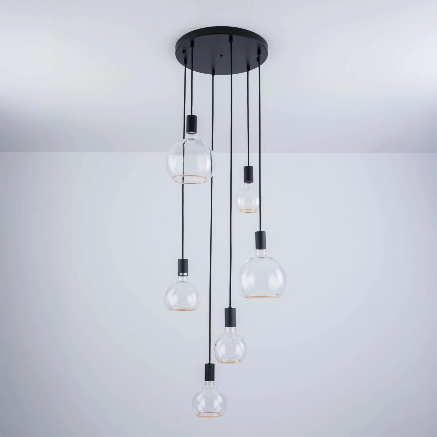 Aura Clear Glass LED 12.5cm Sphere Bulb 3 Aura Clear Glass LED 12.5cm Sphere Bulb - Image 3