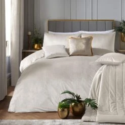 Laurence Llewelyn-Bowen Montrose Ivory Kingsize Duvet Set