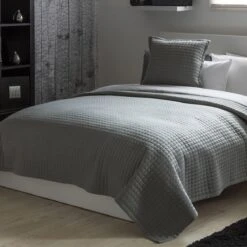 Belledorm Crompton Grey Quilted Throw