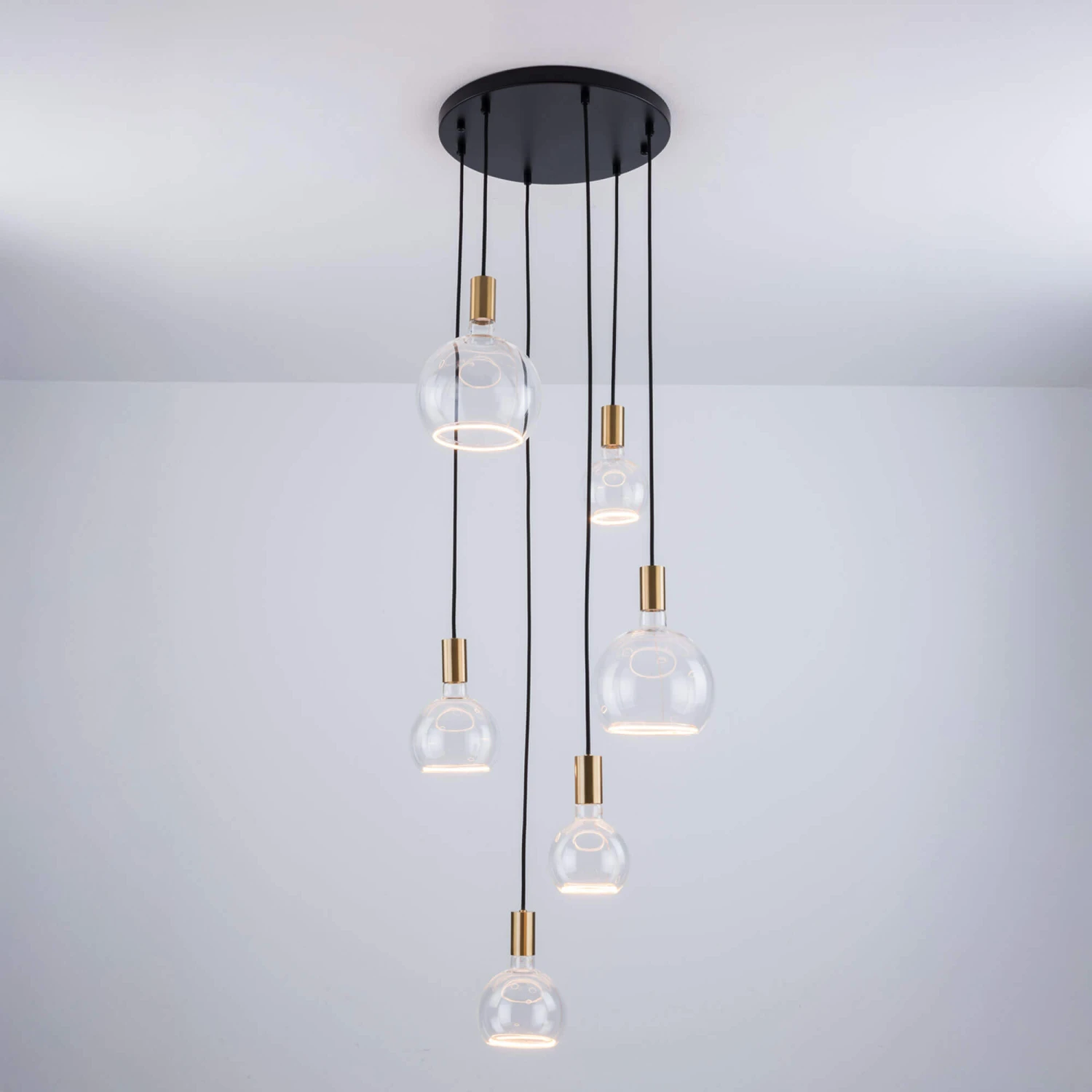 Aura Clear Glass LED 15cm Sphere Bulb 5 Aura Clear Glass LED 15cm Sphere Bulb - Image 5