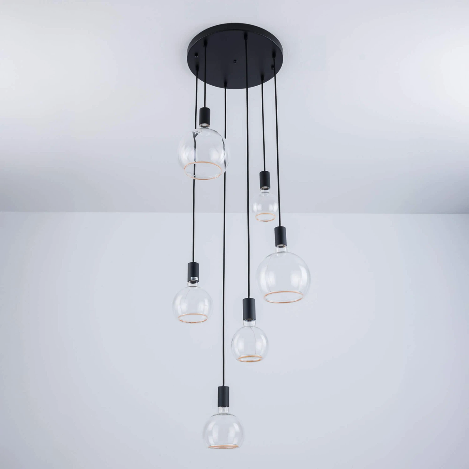 Aura Clear Glass LED 12.5cm Sphere Bulb 4 Aura Clear Glass LED 12.5cm Sphere Bulb - Image 4